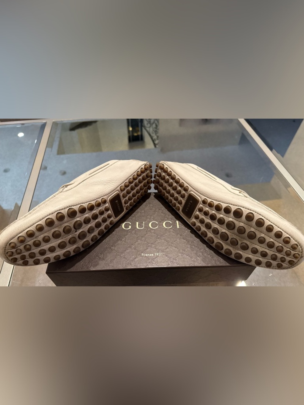 Gucci Cream Leather Tassel Loafers with Wooden Accents - Picture 3 of 4